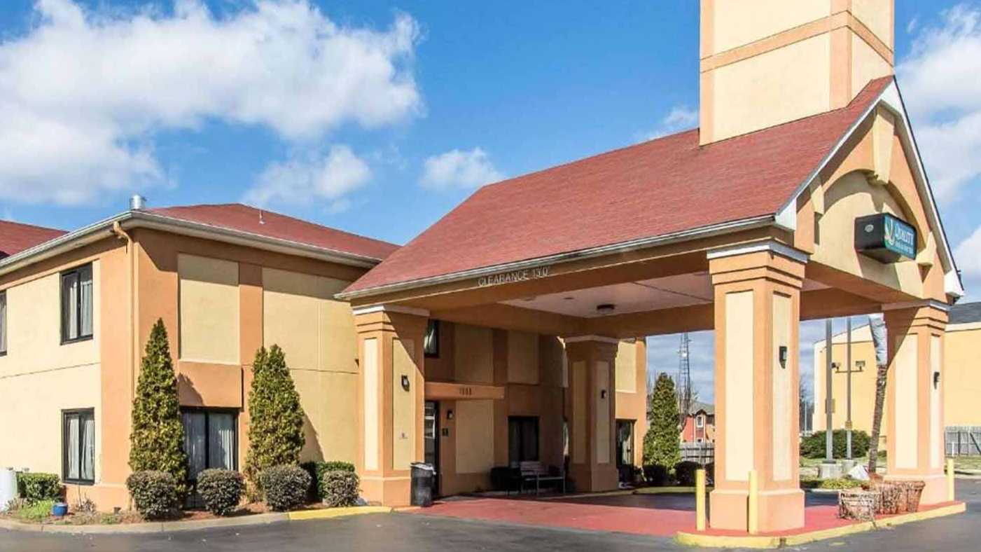Quality Inn & Suites_1335 McRee St Parking