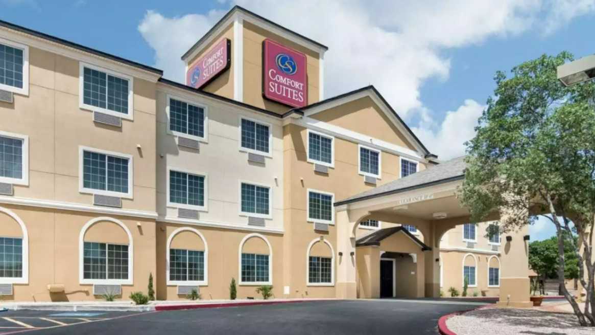 Comfort Suites 4801 E 50th Street Garage