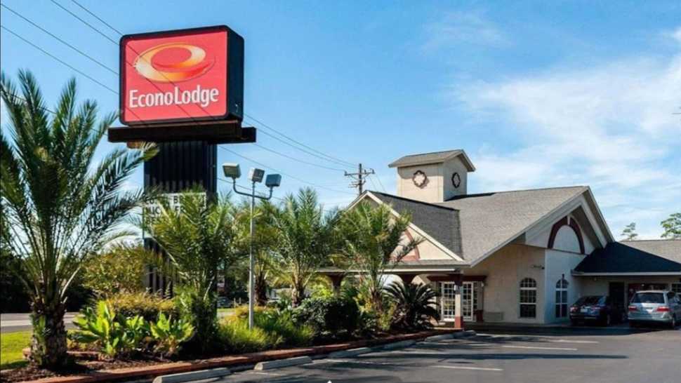 Econo Lodge 612 West Gibson Street Garage