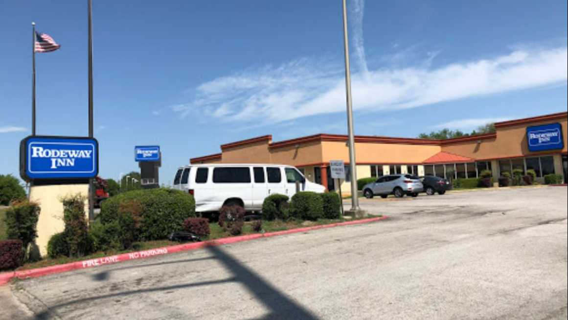 711 E Camp Wisdom Rd Parking