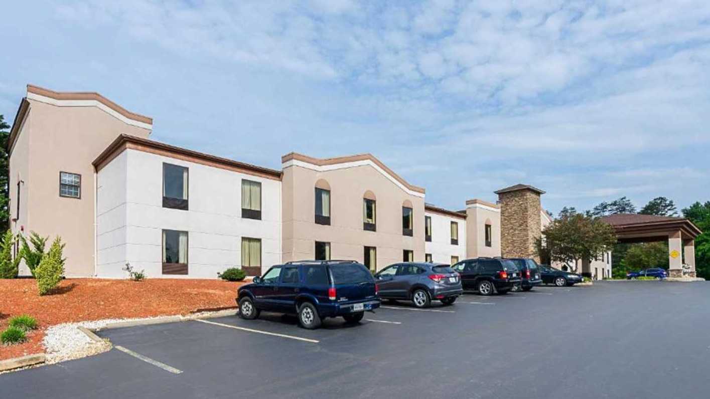 1558 Main Street Parking