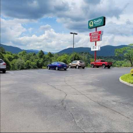 4609 Aerial Way Parking