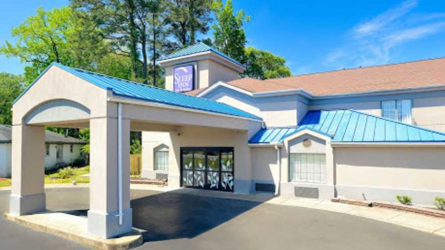 3280 Western Branch Blvd Parking