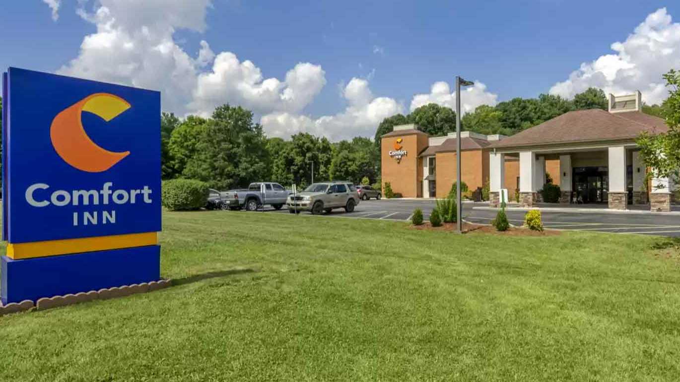 38769 Governor G C Peery Hwy Parking
