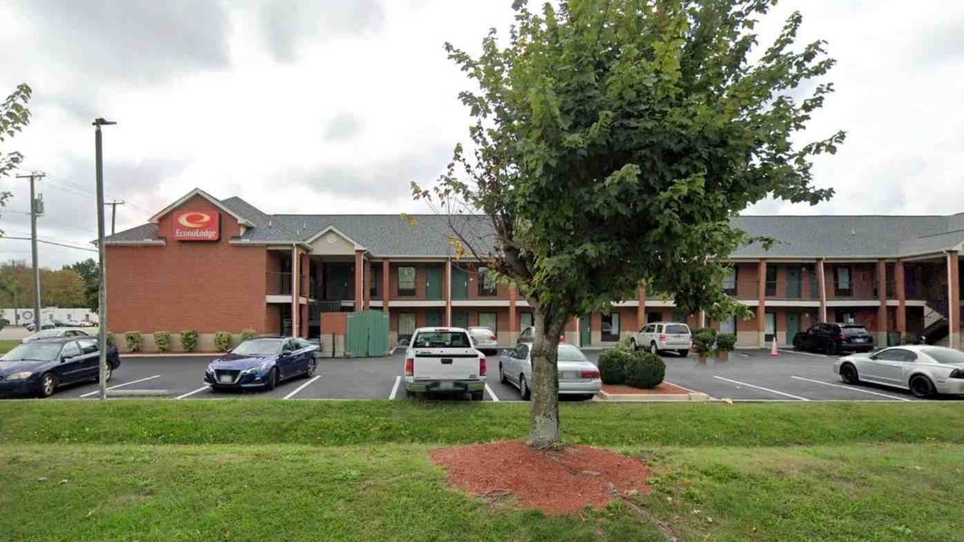 8350 Brook Rd Econo Lodge Parking