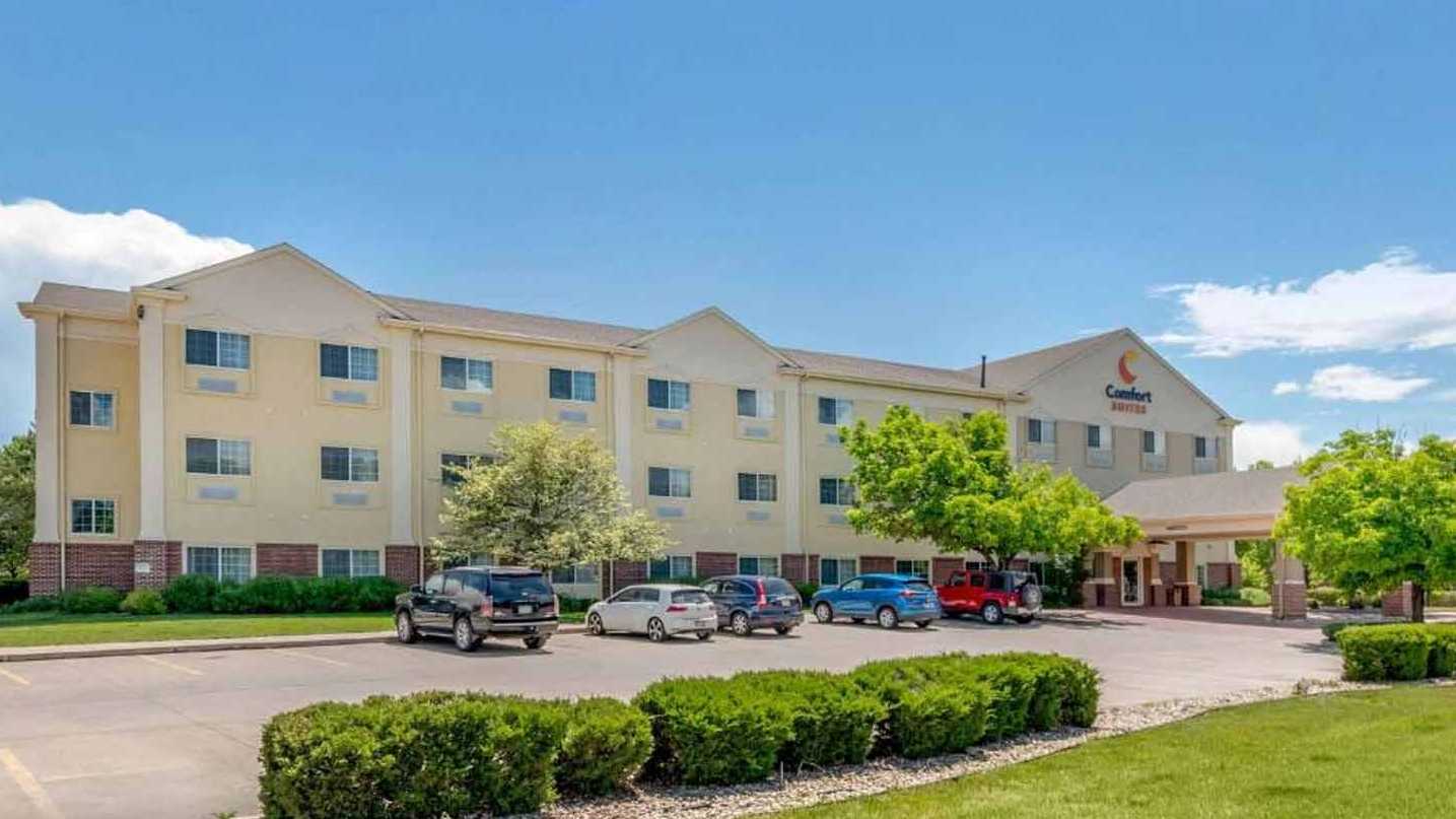 1415 Oakridge Drive Parking