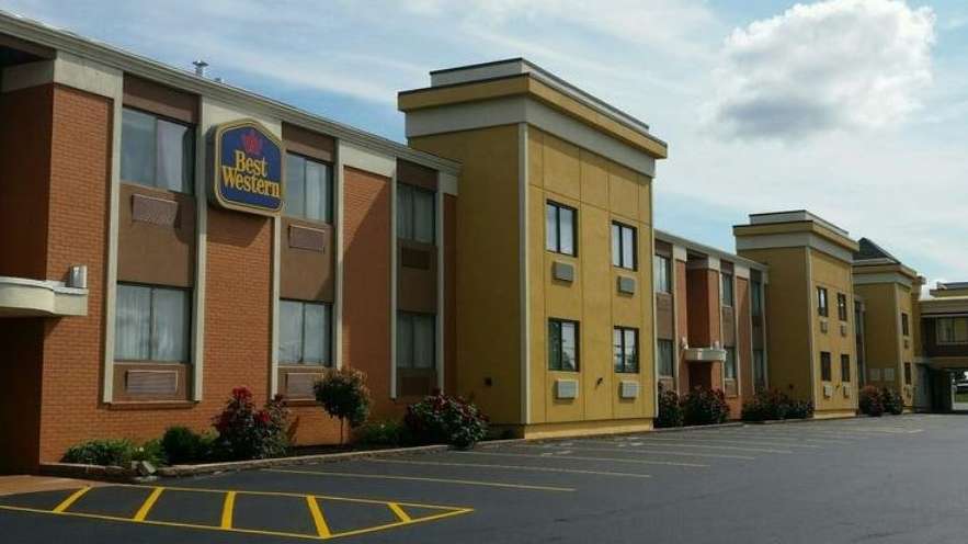 Best Western Inn ROC Airport Parking