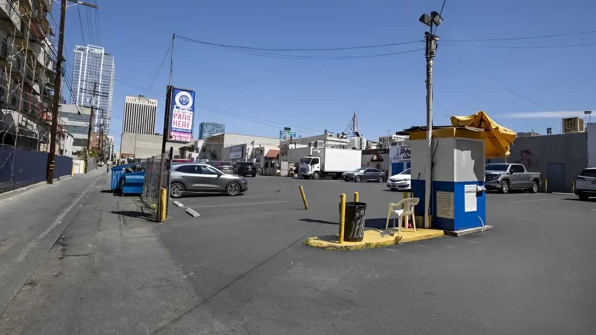 847 Vermont Ave Parking