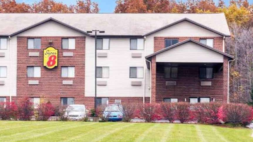 4845 Brecksville Rd Parking