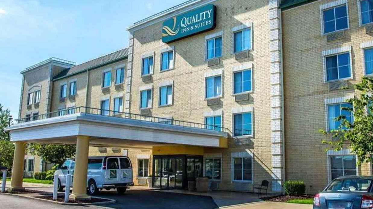 1805 Airport Exchange Boulevard Parking