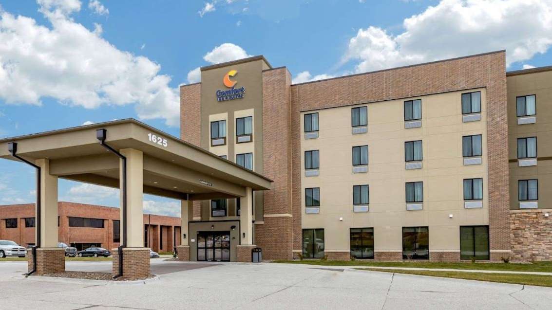 1625 Jordan Creek Parkway West Parking