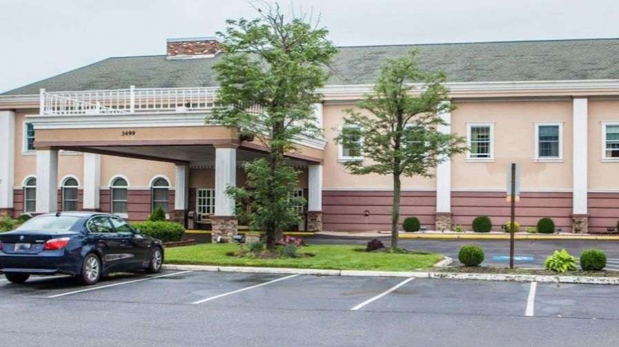 Clarion Hotel PCT Airport Parking