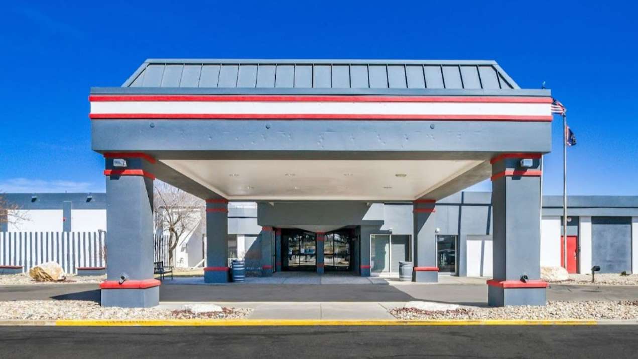 300 W F St Parking