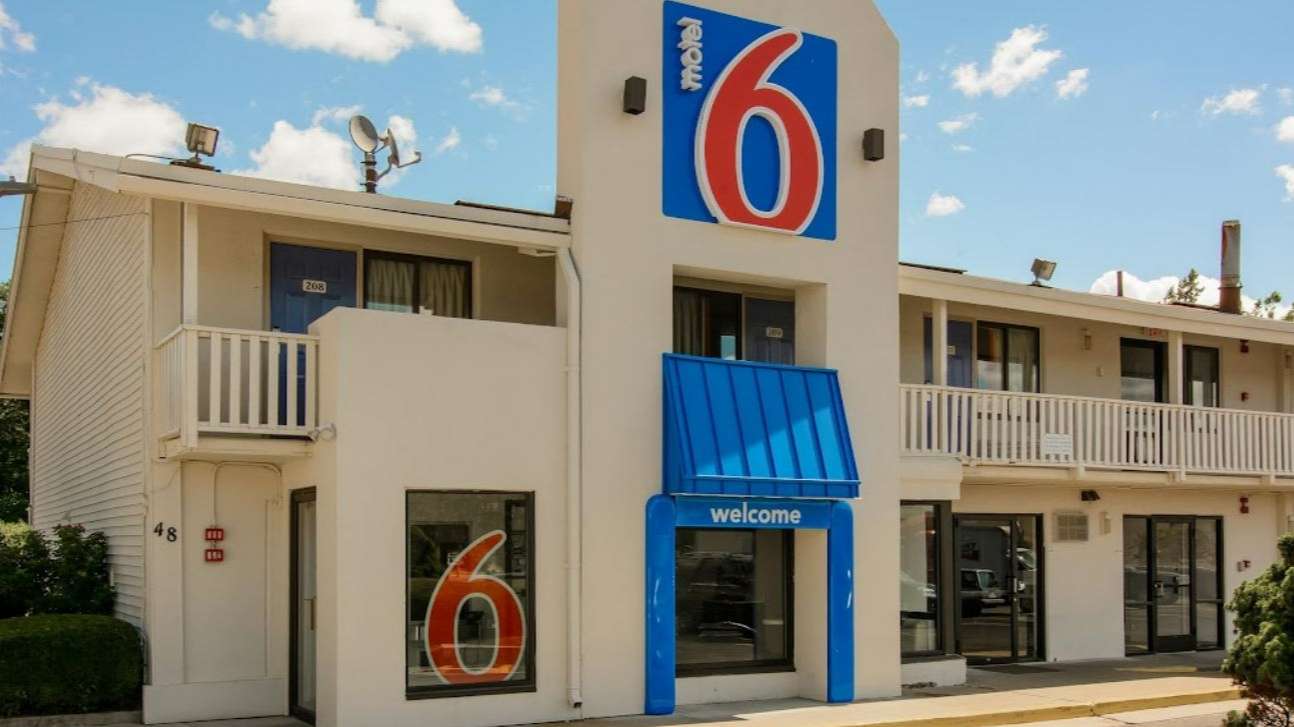 48 Commercial Rd Parking