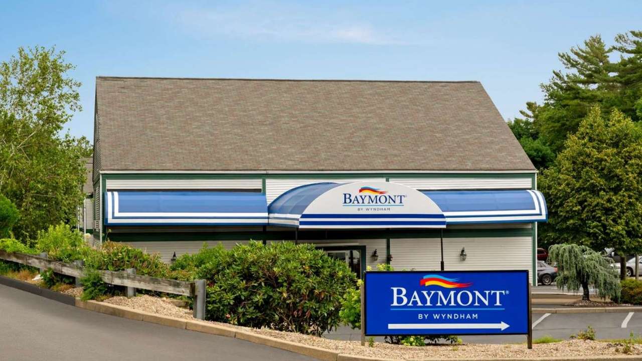 171 Faunce Corner Mall Rd Parking