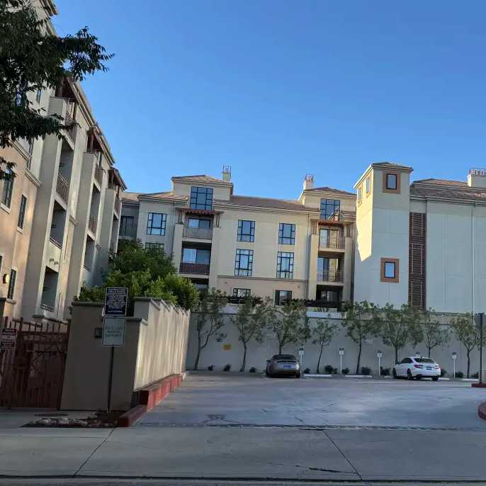 301 N Lake Ave Parking