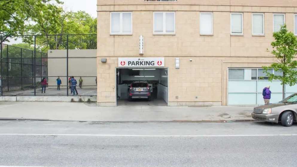 353 4th Ave Parking