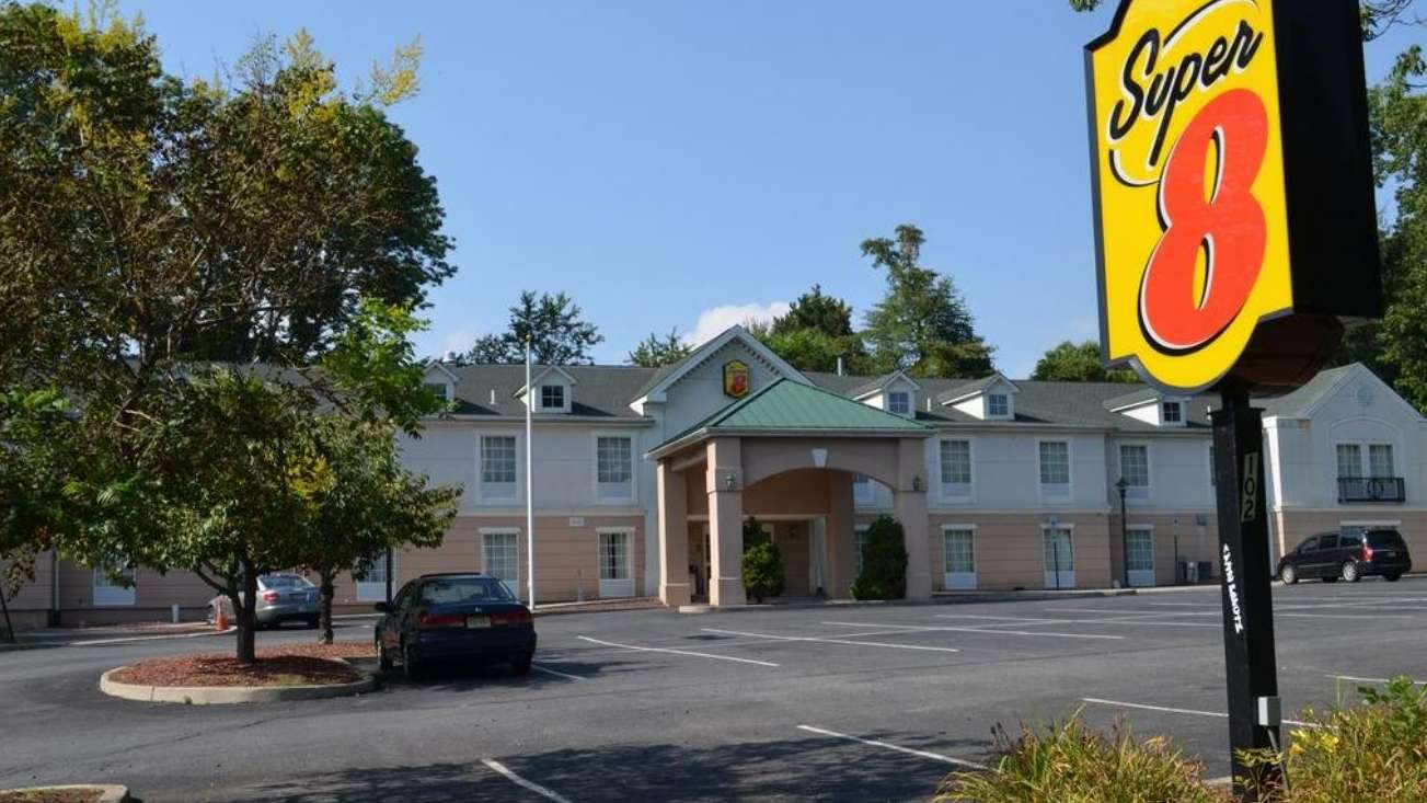102 US 46 Parking