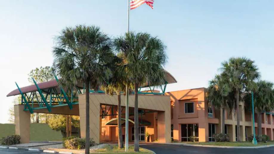 30301 Cortez Blvd Parking