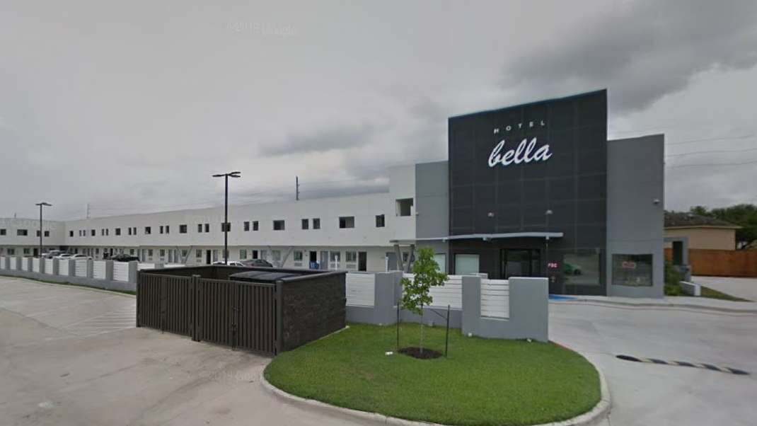 Hotel Bella_13320 Tomball Pkwy Parking