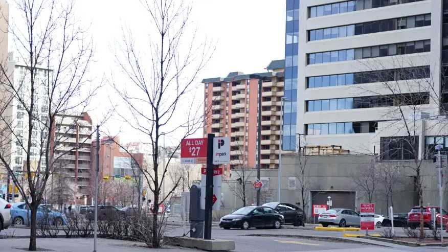 216 4th Ave. SW - Lot 31 parking