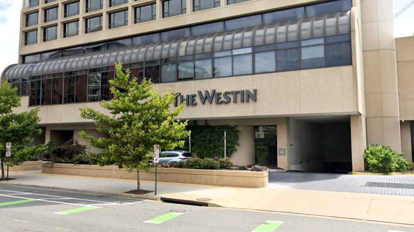 1800 Richmond Hwy Parking
