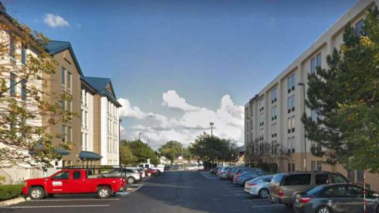 Holiday Inn Express & Suites _ 6500 S Cicero Ave Parking