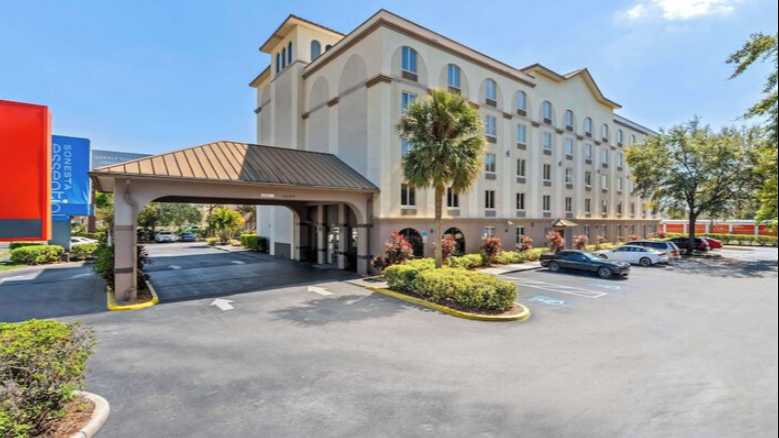 Sonesta Essential 8101 Aircenter Ct Parking