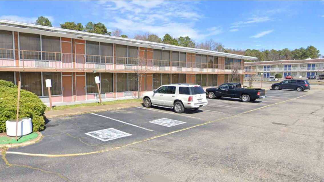 5700 Williamsburg Rd Parking