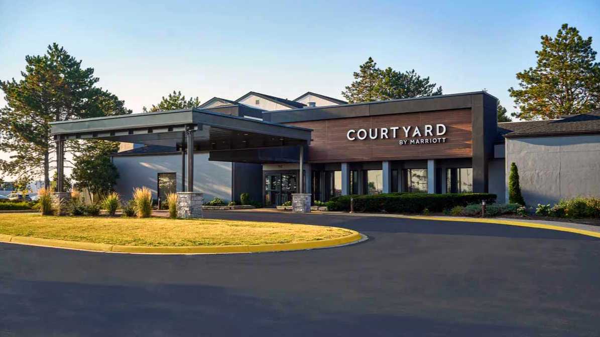 900 N Wood Dale Rd Parking