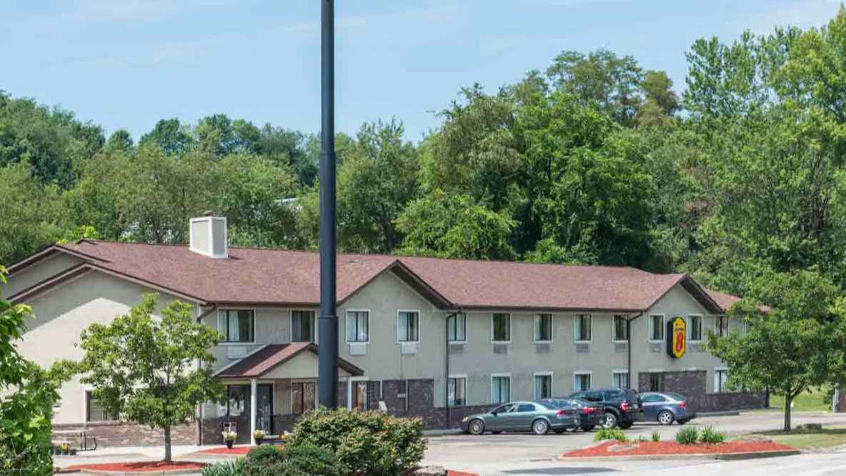 180 Sheffield Dr Parking
