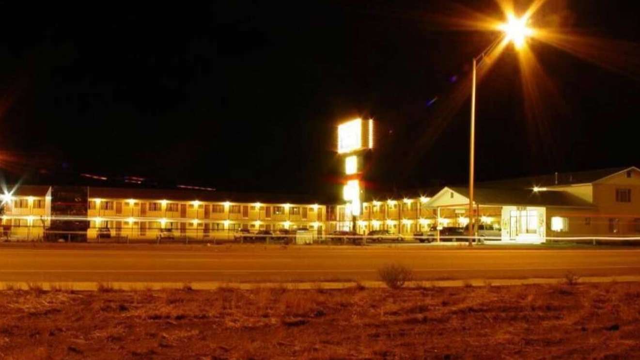 3150 W Historic Hwy 66 Parking
