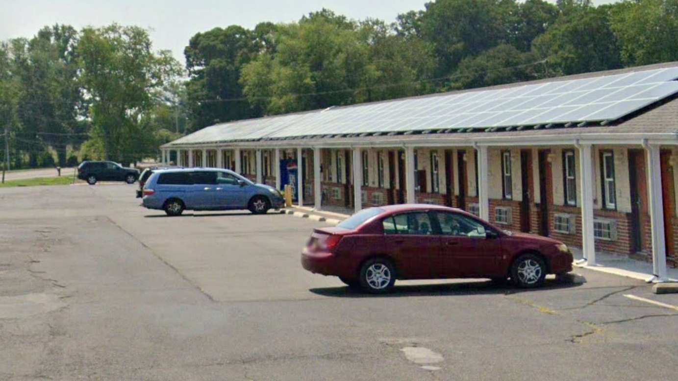 2841 Monmouth Rd Parking