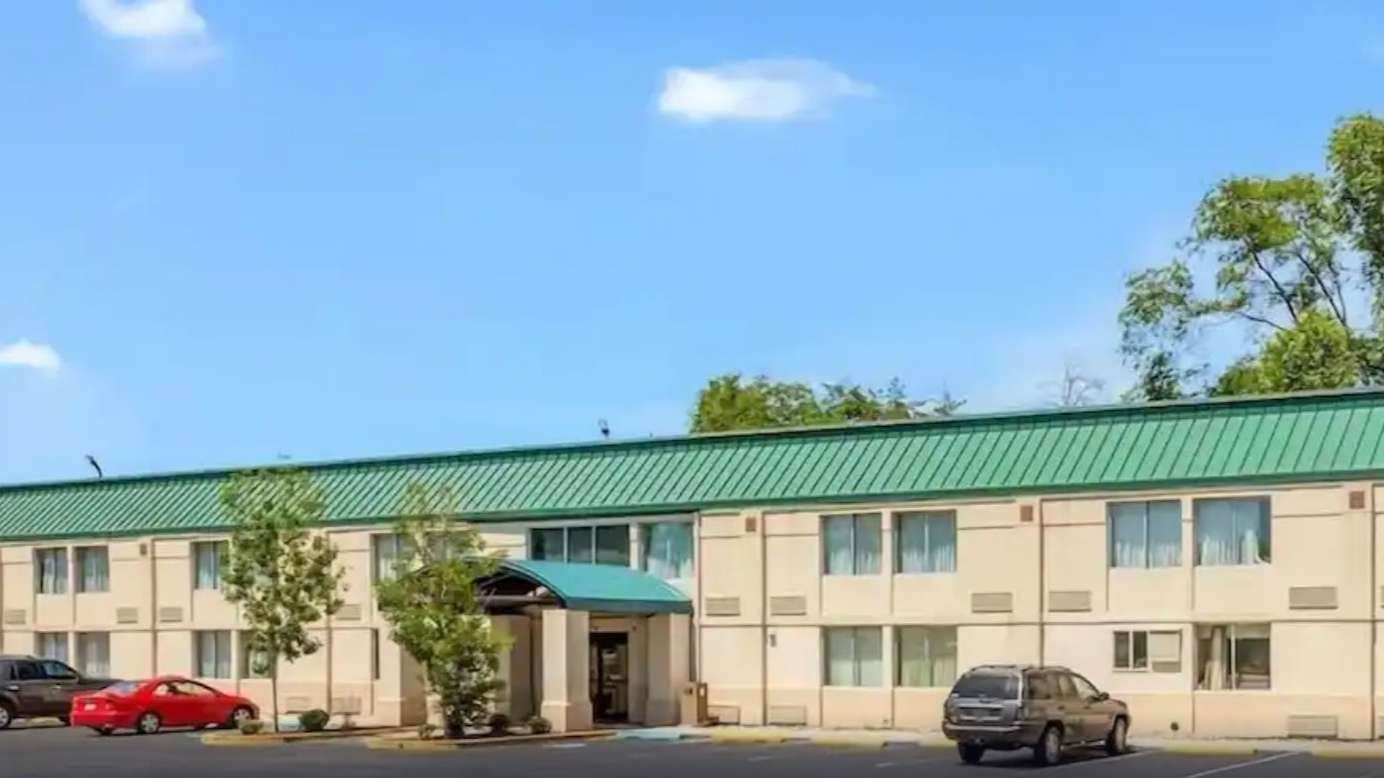 3302 S Vista Ave Parking