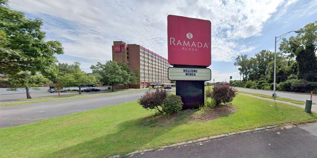 Ramada Plaza by Wyndham ALB Airport Parking