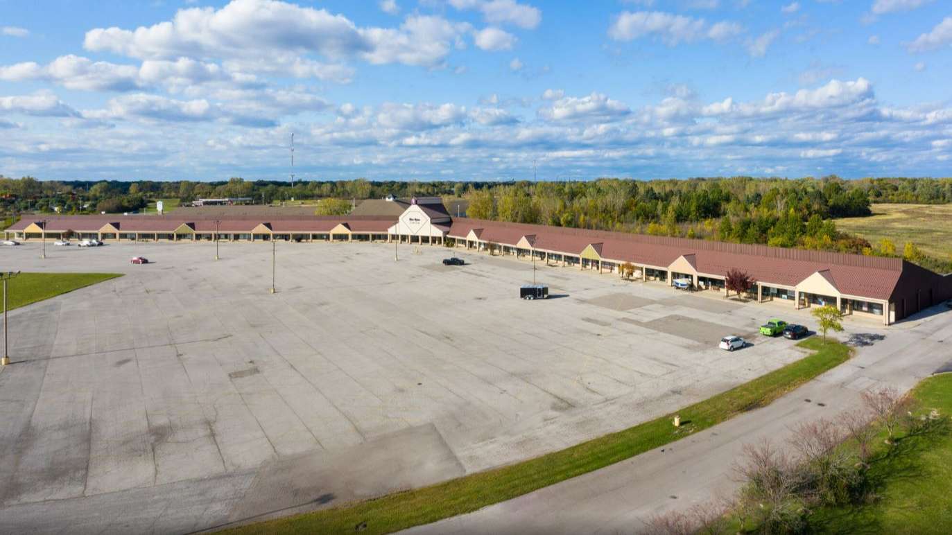 14750 Laplaisance Rd Parking