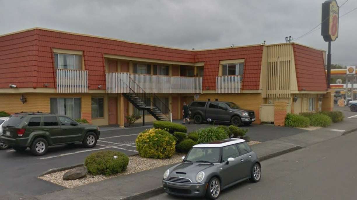 1304 4th St (super 8) Parking