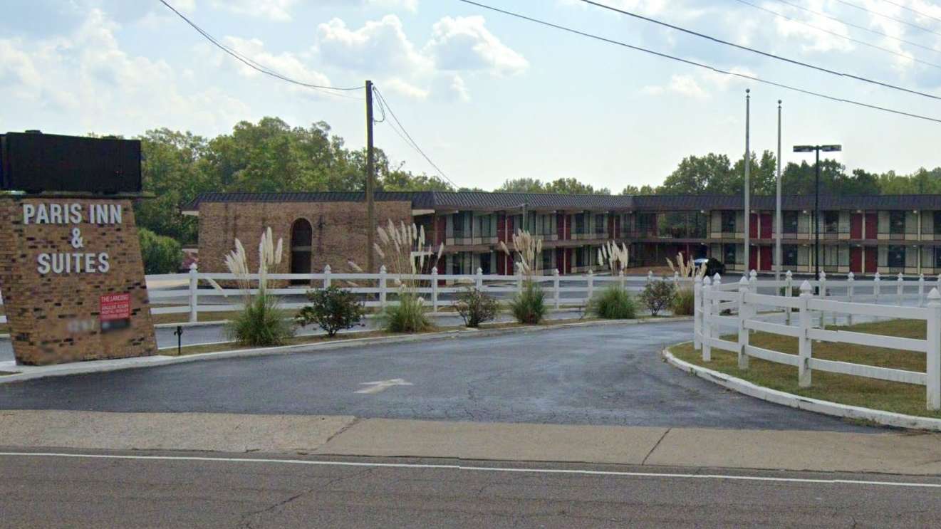 1297 E Wood St Parking