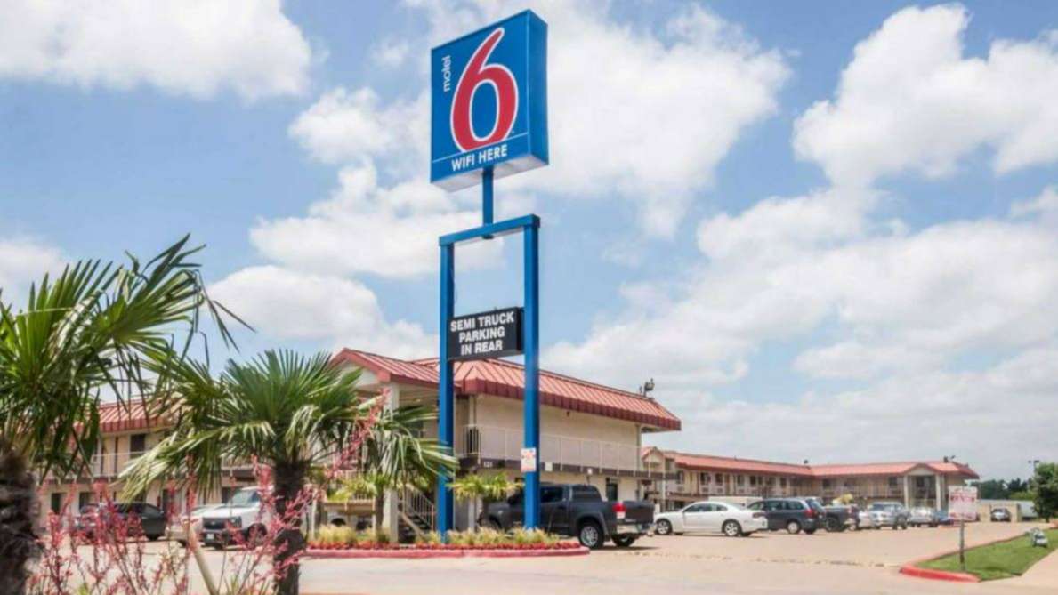 121 Grand Jct Blvd (Motel 6 Mesquite) Parking