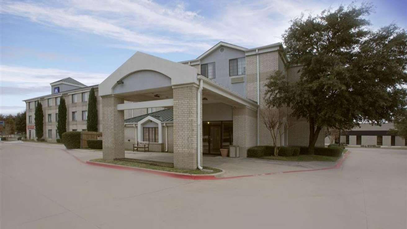 Americas Best Value Inn  4005 Belt Line Rd Garage