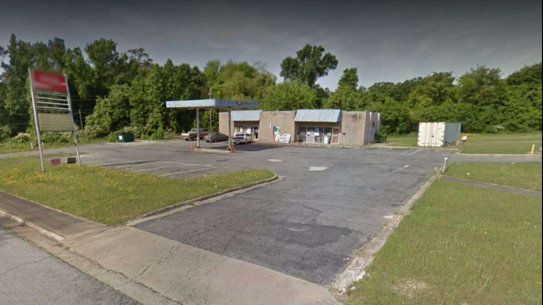 612 Fontaine Rd Parking