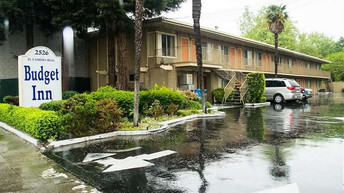 2526 El Camino Real (Budget Inn ) Parking
