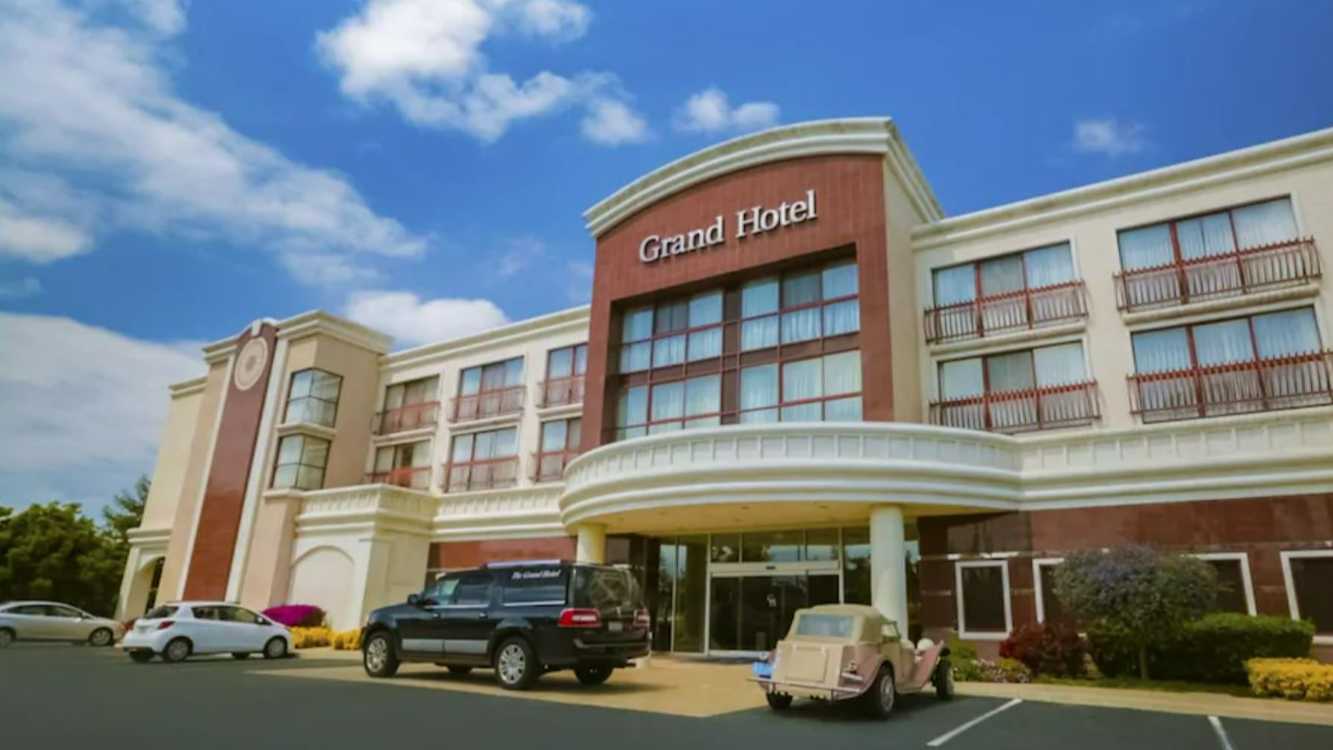 865 W El Camino Real (The Grand Hotel) Parking