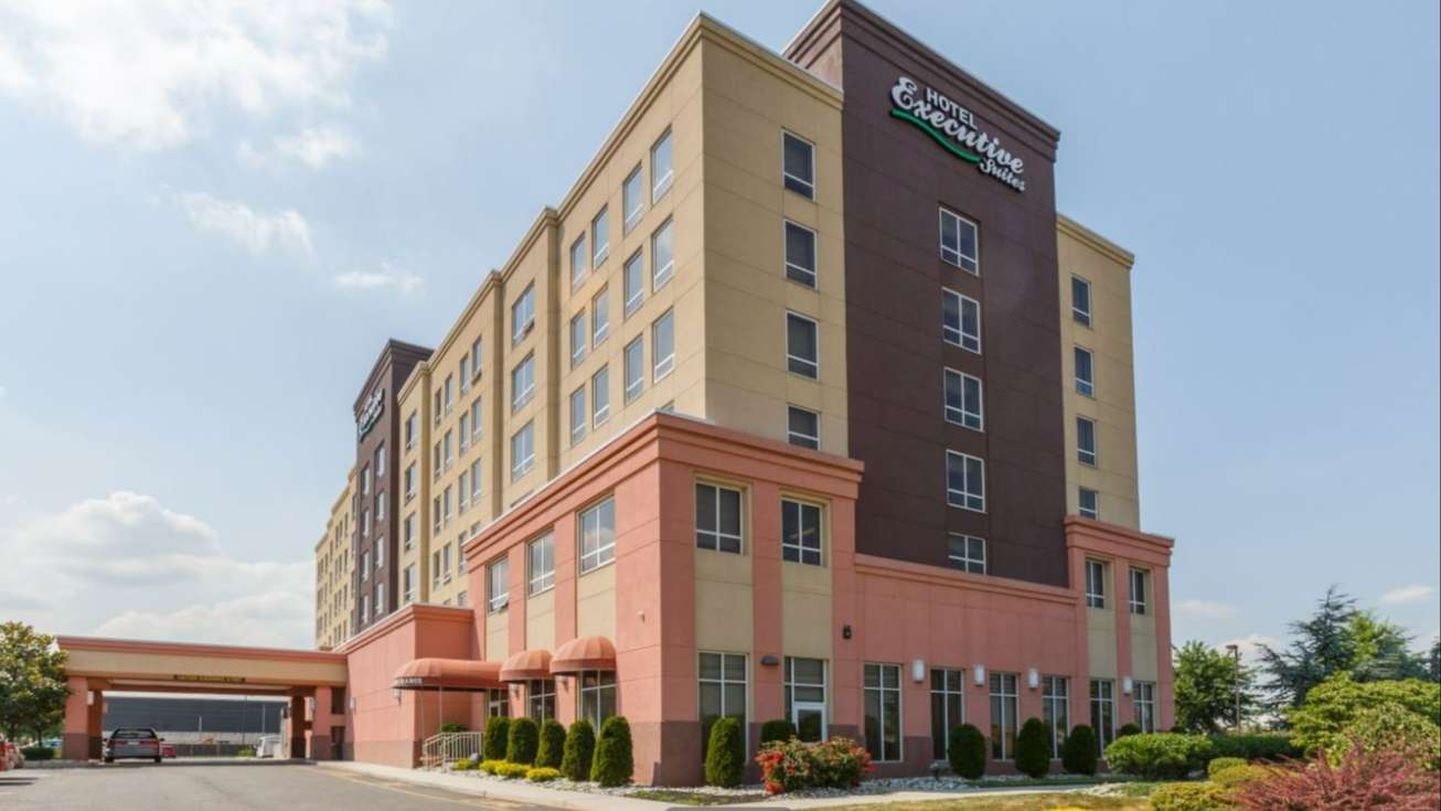Hotel Executive Suites 30 Minue St Garage