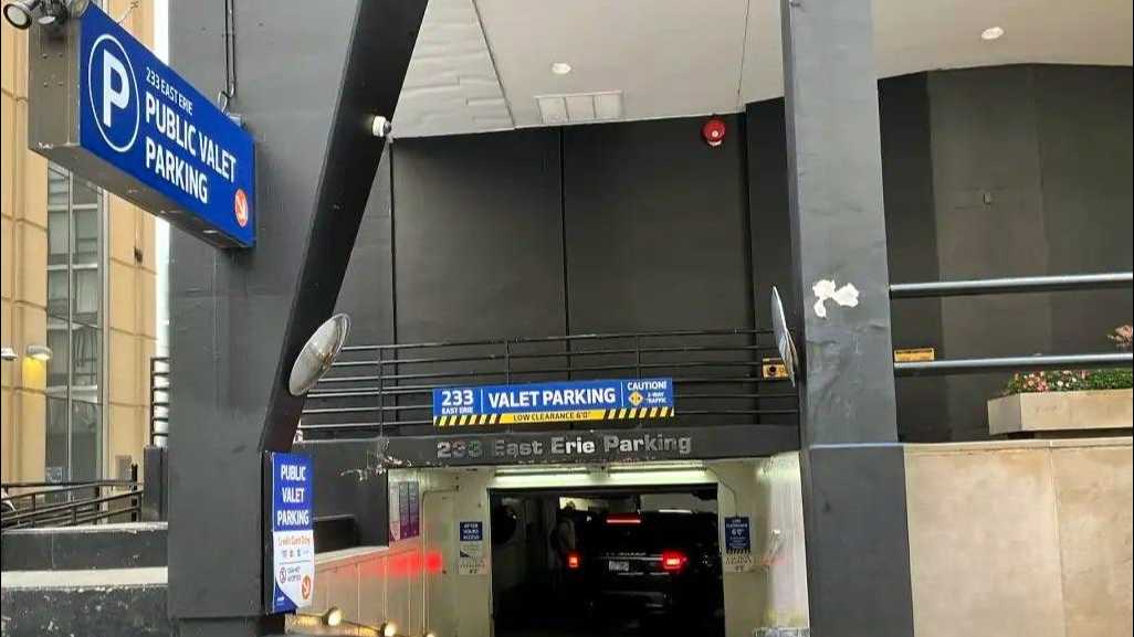 233 E Erie Street parking