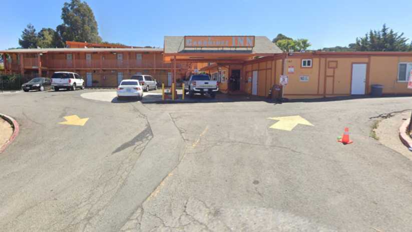 160 Lincoln Rd E (Carquinez Inn)Parking