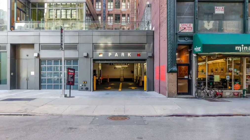 TOWER 31 GARAGE