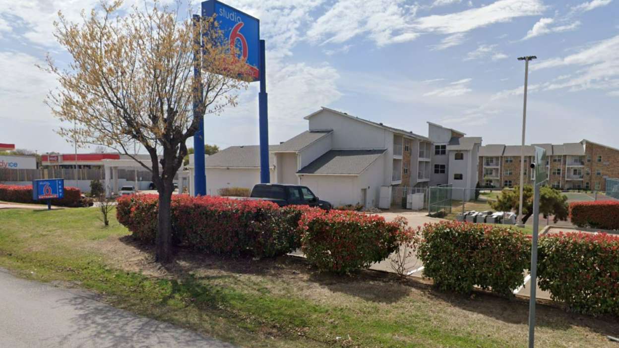 1607 N Watson Rd Parking