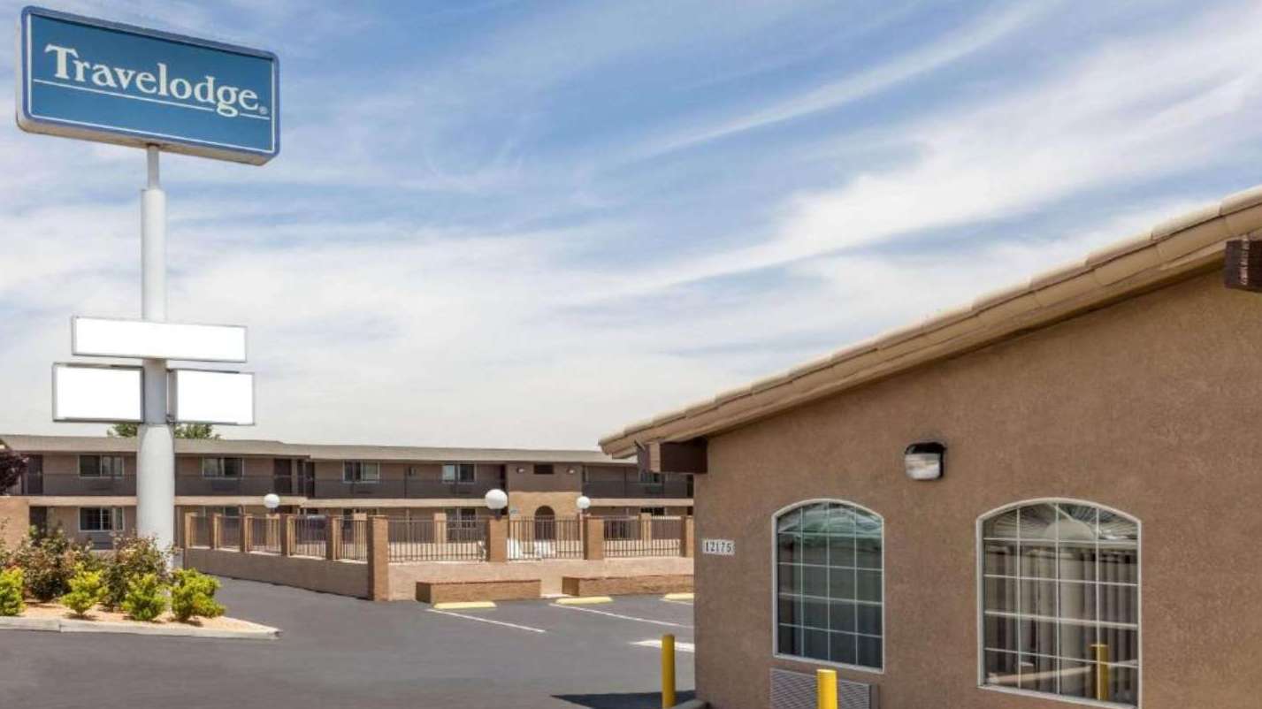 12175 Mariposa Rd (Travelodge) Parking