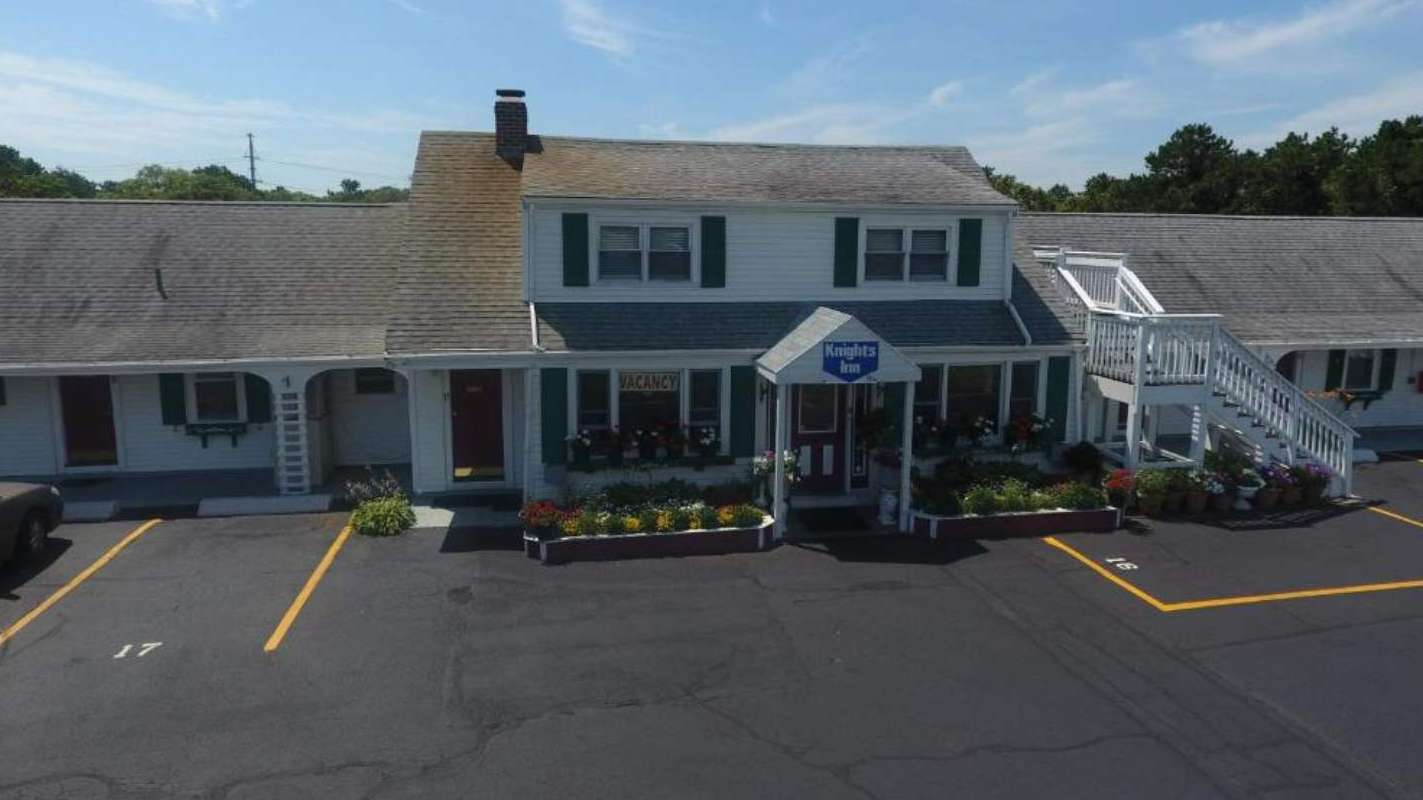 8 Shootflying Hill Rd Parking